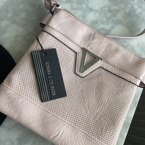 Väska  - Ny med taggar