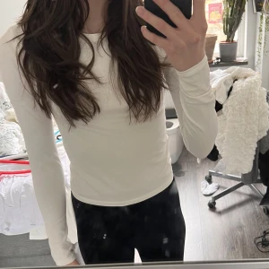 Långärmad vit tröja - Helt ny långärmad vit tröja 99 kr + frakt