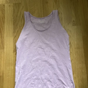 Purple tanktop - Great condition 