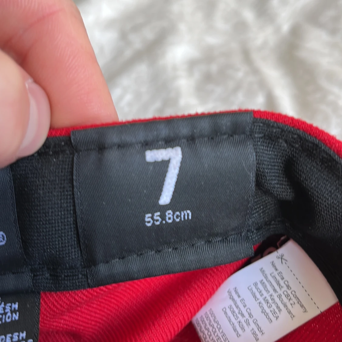 Röd keps fitted - 91