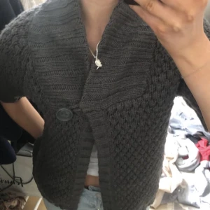 Stickat - Super snygg kofta, köpt på plick, använt fåtal gånger och bra skick💕