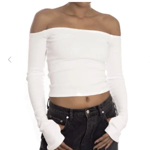 A-Dsgn Offshoulder topp - Ny offshouldertopp från A-dsgn med taggen kvar. Strl M, men passar även S. ✨
