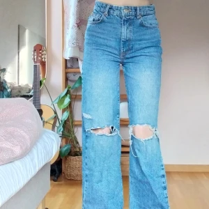 Baggy jeans - Supersnygga jeans ifrån gina. Väldigt bra kvalité på tyget. Säljer då de inte passar så bra längre🫶🏻