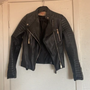 Skinnjacka  - Knappt använd