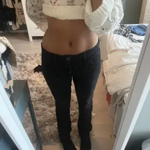 Jätte snygga helt oanvända bootcut jeans!!💞