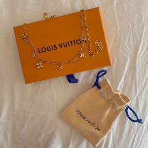 Louis vuitton Blomming suppleant necklace 😍Säljer mitt Louis Vuitton halsband (självklart äkta)😍 använt en gång!