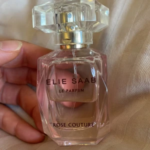 Dam parfym - Elie saab dam parfym som är lite använd 