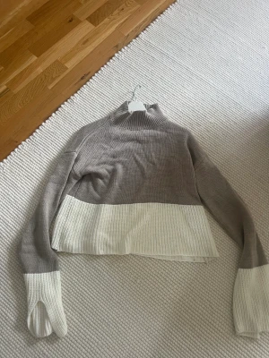 Stickad tröja - Pris kan diskuteras