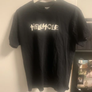 Hockey t-shirt - Den är för liten för mig  Aldrig använd  Köpt på junkyard