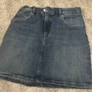 Gant denim kjol  - Aldrig använt storlek 176 Köparen står för frakten 