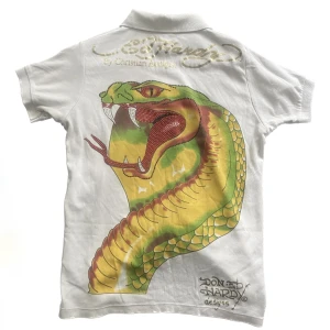 Ed hardy  - vintage ed Hardy tröja   Köpte den föra året men nu vill jag sälja eftersom den är för liten för mig 