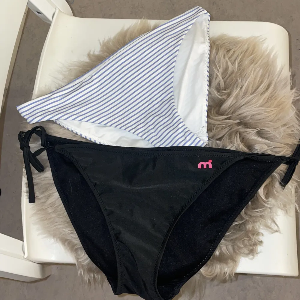 Två fina bikini underdelar (oanvända) randiga från h&m i storlek 36 och svarta från mistarl i storlek 40 ,säljer ett par för 15kr och tillsammans för 25kr/ köpare står för frakt . Övrigt.