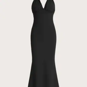 En elegant svart klänning som endast användts 1 gång. Funkar att ha på finare tillställning eller till vardag 