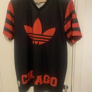Adidas Chicago bulls  - Adidas Chicago bulls overzise