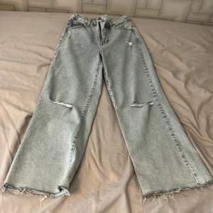 Jeans från Cubus  Som nya använda 1 gång  Storlek 146 Ny pris ca 300-400 Mitt pris 100kr 