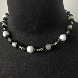 Pärlhalsband  - Skriv för fri (ej spårbar) frakt 11kr✨