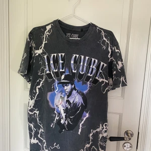 Ice cube tröja  - Säljer den här coola ice cube tröjan i storlek s men är stor i storleken🤩 