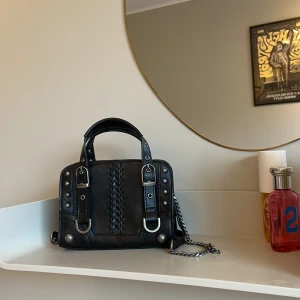 Zara väska!  - Cool väska från zara i jättebra skick! 🐆🤩⭐️