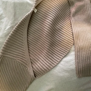 Kort kofta - ‼️Kort‼️ kofta ifrån hm. Jätte fin men kommer inte till användning. Perfekt skick