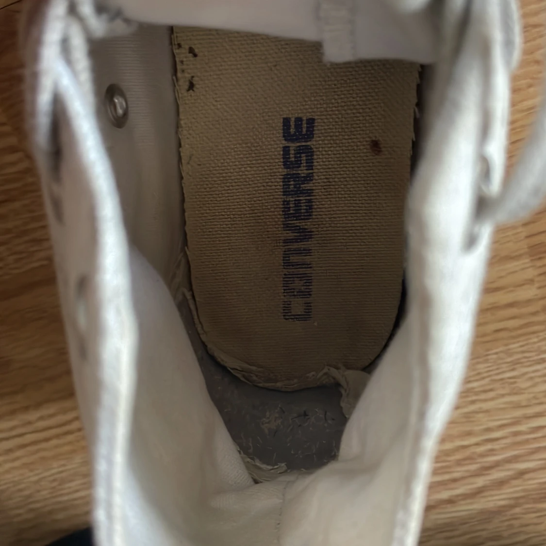 Säljer vita conversd - 91