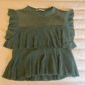 Topp från zara - Superfin topp från zara. Köp direkt för 350