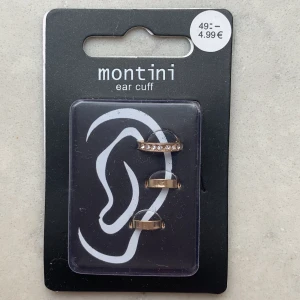 Ear cuffs - Guldiga Ear cuffs från ur&penn.🫶🏻 Helt oanvända i nyskick, säljer pågrund av att dom aldrig kommer till användning💗