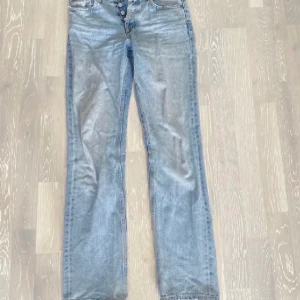 Zara jeans  - Jeans från zara strl 34. Används inte skriv vid fler bilder eller frågor 😚