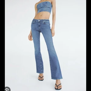 Low waist bootcut  - Köpta innan sommaren, men endast använda en gång då dom är lite stora.🥰 tveka inte med att fråga frågor😁