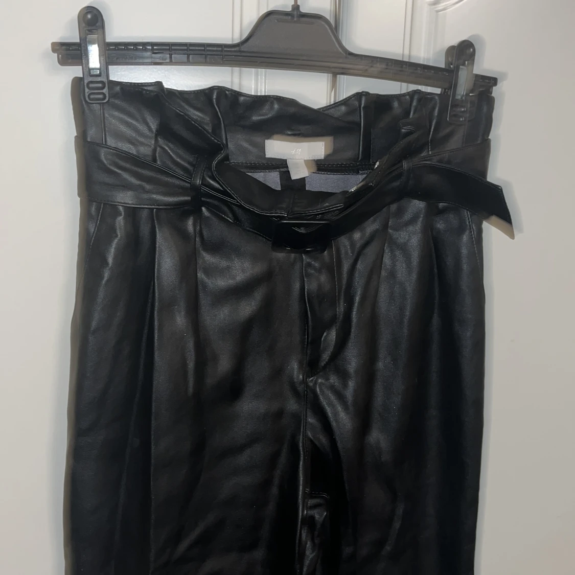 Läder byxor från H&M  - 91