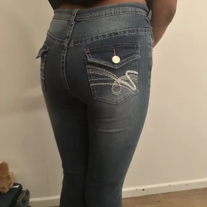 Jens med coola fickor  - Hej säljer mina byxor jag köpte som var för korta för mig jag är runt 164 , men annars är det ignet fel elelr nått helt nya 