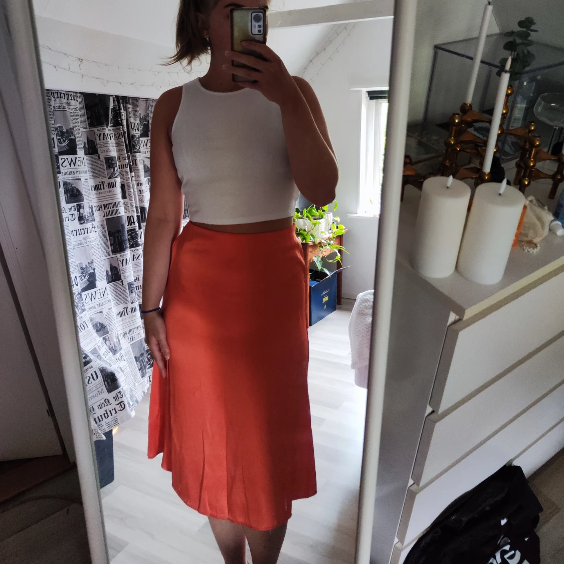 Aprikosfärgad satinkjol - 90