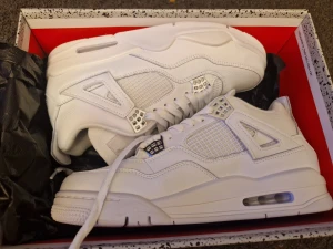 Air jordan 4 pure money - Säljer på grund av fel köp!!