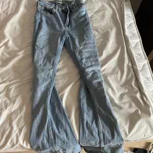 Jeans  - Flared Jeans från lager 157 jätte fint skick på dem inte använda mycket. Sitter väldigt skönt 