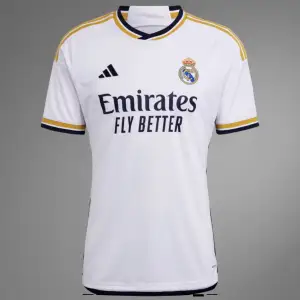 Hej säljer min Real Madrid tröja storlek L ny pris 1099 Ja den är Äkta!!