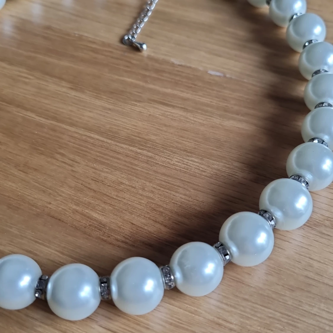 Pärlhalsband med strass  - 90