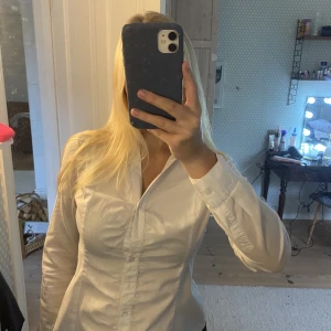 Vit skjorta  - Vit skjorta storlek 36