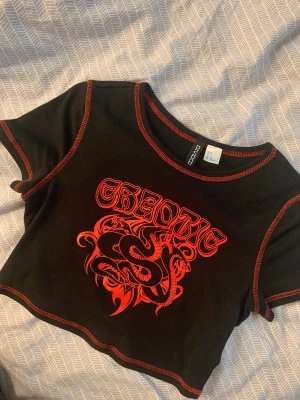 Croppad tshirt - Croppad tshirt från h&m