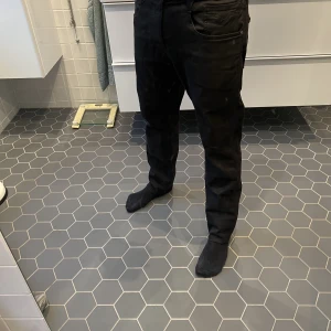 Replay Jeans - Replay anbass jeans i ny skick, knappt använda. Storlek 33/32. Köpta på Pondus för cirka 1500kr. Skriv för mer bilder mm.