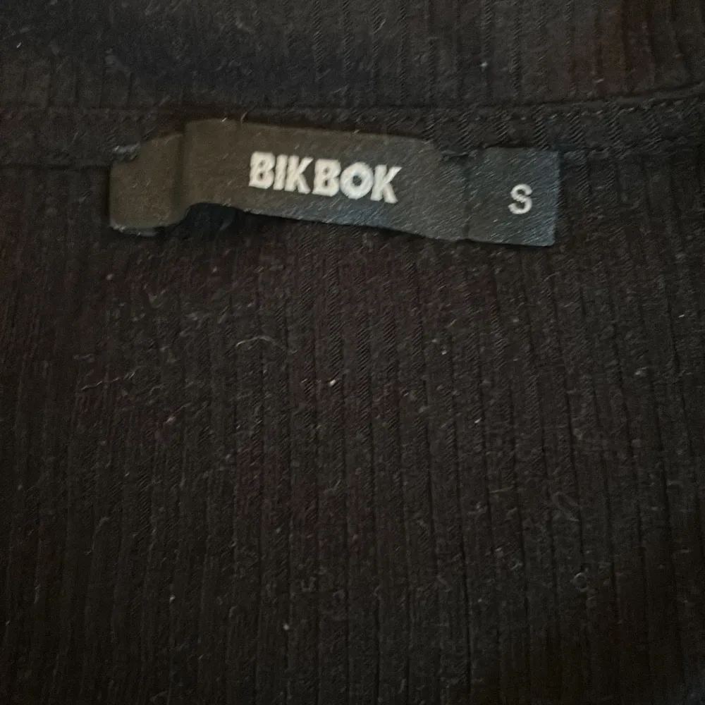 Tröja med krage från vinbok i fint skick strl s. T-shirts.