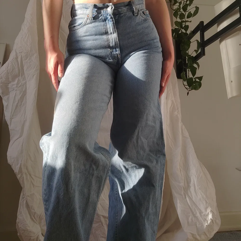 Mina favojeans som tyvärr e lite små:(( w25, hellånga på mig som är 170. Jeans & Byxor.