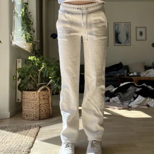 Lager 157 byxa! - Säljer ett par mjukisbyxor från lager 157, säljer pågrund av att dom är lite förkorta. Använt 2-3 gånger, tvättar innan jag postar. Nypris 200kr.