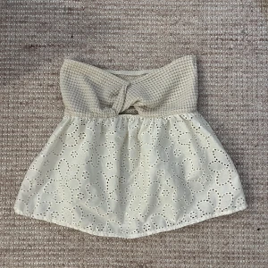 Sommar topp - Säljer min fina Zara liknande topp från SHEIN i storlek 34🥰 Knappt använd samt inga tecken på slitage/defekter