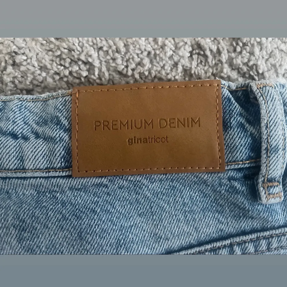 Jeans från Gina, som nya, säljer för jag inte gillar modellen på mig❤️ (väcken man ser på benen är för att dem legat vikta i garderob). Jeans & Byxor.