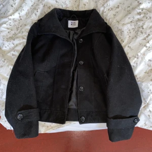 Kappa - Perfekt vårkappa från vero Moda i storlek XL, dock sitter den mer som en S/M! 