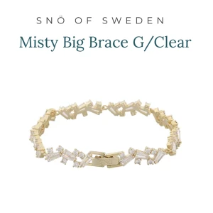 Snö of Sweden armband - Silvrigt Snö of Sweden armband med diamanter, aldrig använd och köpt för 400kr❤️lapp kvar