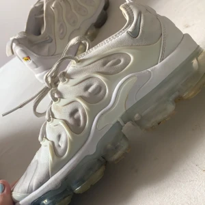 Vapormax plus - Storlek 38 Gott skick men lite smutsiga går bort med tvätt 