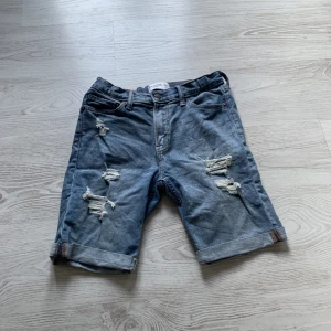 Abercrombie shorts - Abercrombie shorts Skick 6/10 Passar en 14 åring