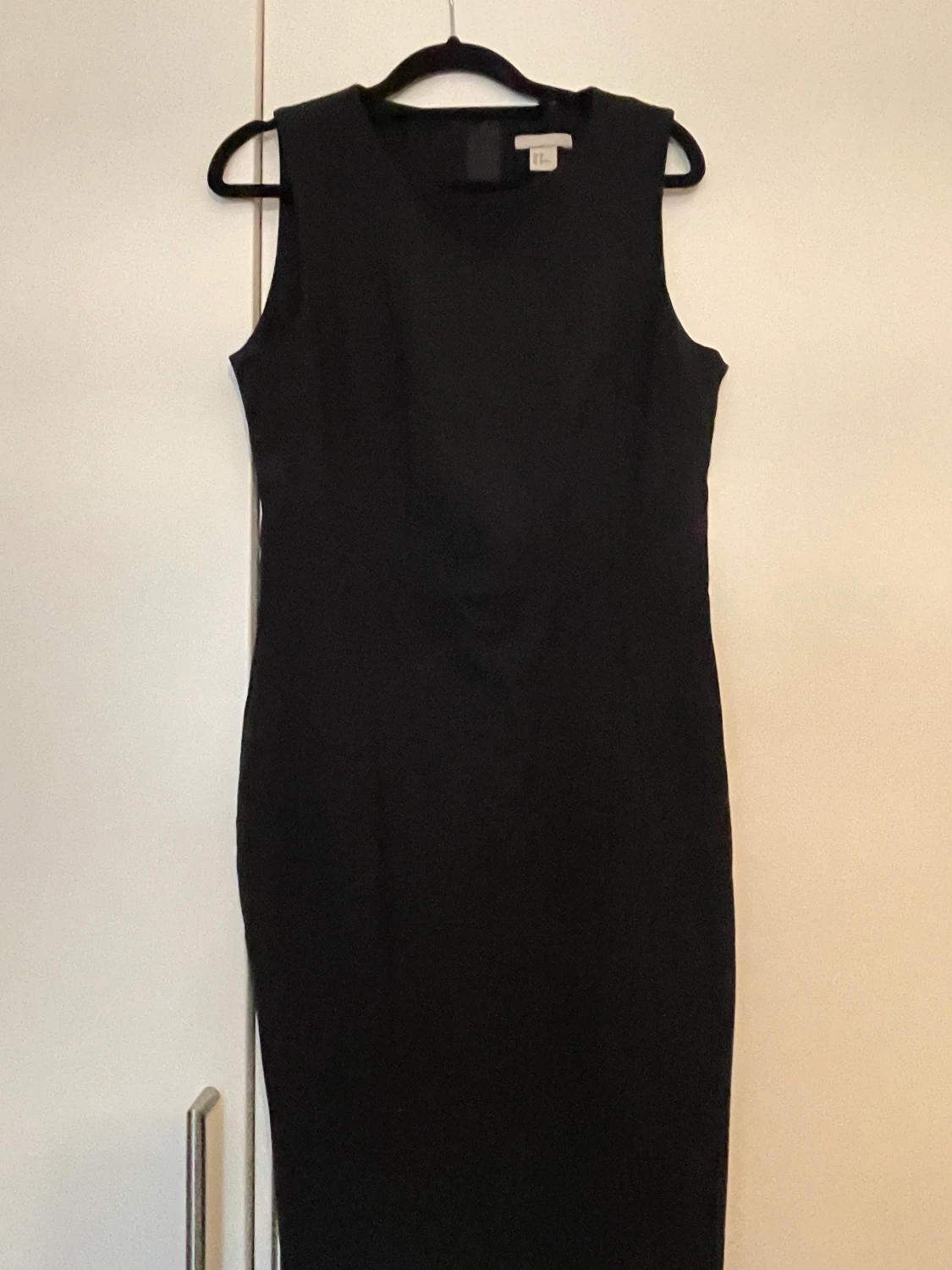 Fodrad svart fodralklänning 