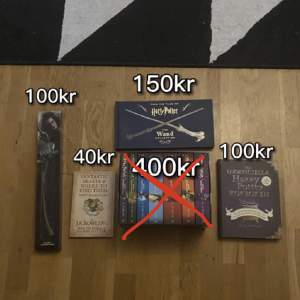 Harry Potter collection kan köpas allt i ett för 750. (du sparar 40kr) Vissa böcker har aldrig använts. Harry Potter böckerna är paxade redan. 