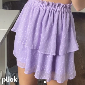 Volang kjol  - Säljer min lila volangkjol i storlek M från H&M